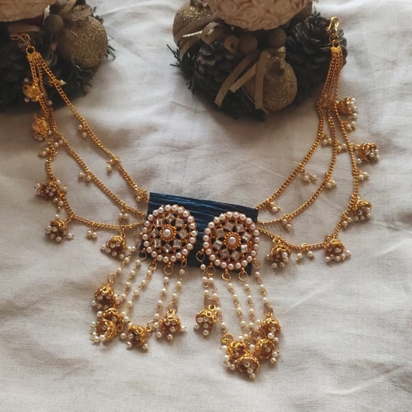 NWOT gold plated earings with hair chain - Picture 3 of 5